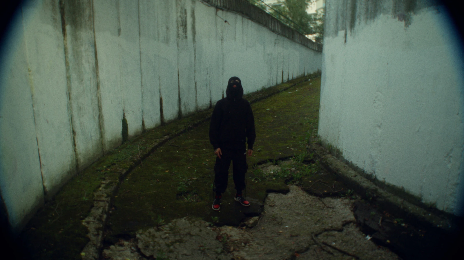 THUG — кадр 2