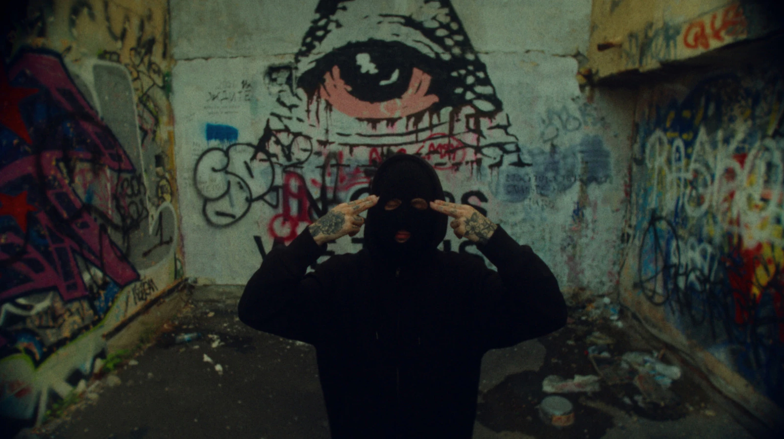 THUG — кадр 13