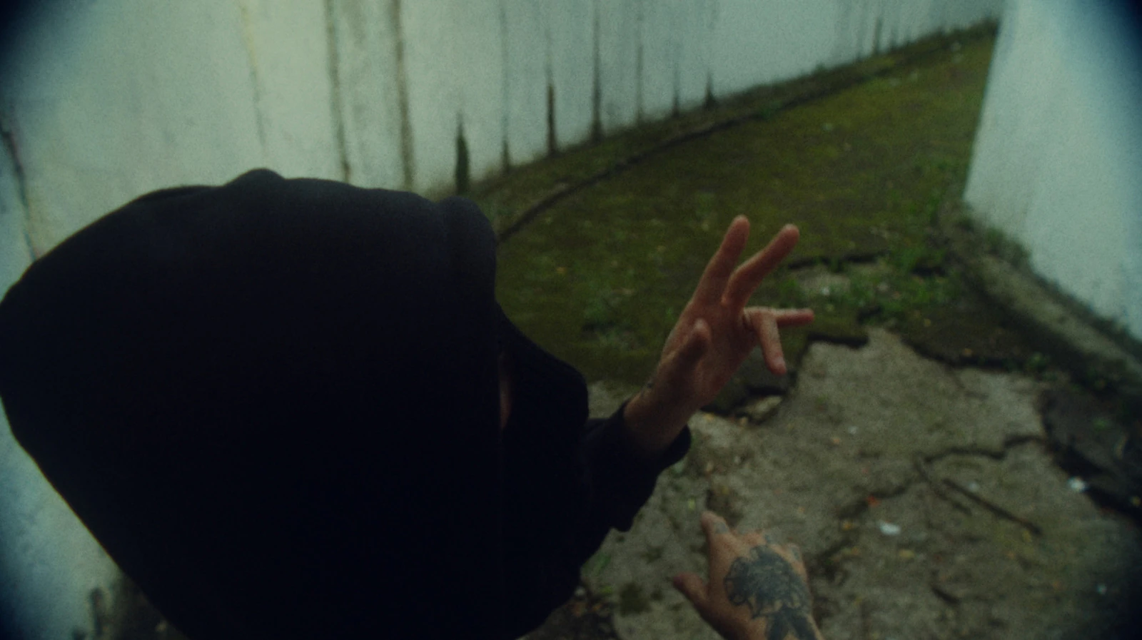 THUG — кадр 3